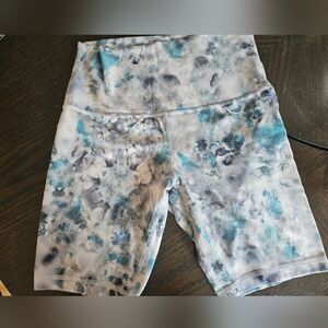 lululemon athletica Blue and Gray Patterned Bike Shorts